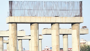 Construction work undeway on NH 24.(HT PHoto) Construction work undeway on NH 24.(HT PHoto)