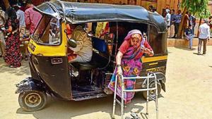 A woman at a polling booth in Sangharsh Nagar at Chandivli on Monday.(Satyabrata Tripathy/HT Photo) A woman at a polling booth in Sangharsh Nagar at Chandivli on Monday.(Satyabrata Tripathy/HT Photo)