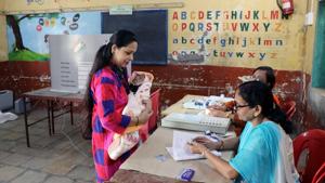 Twenty-nine-year-old Sonal Sawant at the voting booth with her two-month-old child in Kalyan on Monday.(Rishikesh Choudhary/HT Photo) Twenty-nine-year-old Sonal Sawant at the voting booth with her two-month-old child in Kalyan on Monday.(Rishikesh Choudhary/HT Photo)