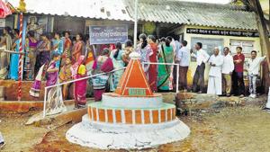 People to cast vote of the voting day at Jambuldhara Bham, Khed(Rahul Raut/HT PHOTO) People to cast vote of the voting day at Jambuldhara Bham, Khed(Rahul Raut/HT PHOTO)