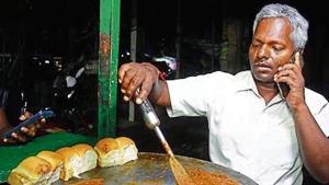 Kusheshwar Bhagat, a pav bhaji seller who is fighting the election as independent, in Gurugram on Tuesday.(Yogendra Kumar/HT Photo) Kusheshwar Bhagat, a pav bhaji seller who is fighting the election as independent, in Gurugram on Tuesday.(Yogendra Kumar/HT Photo)