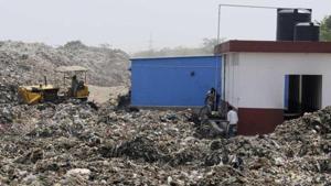 Two months after the Haryana State Pollution Control Board (HSPCB) recommended legal action against the Municipal Corporation of Gurugram (MCG) for unscientific dumping of waste in Bandhwari, no case has been lodged against the civic body or its waste management concessionaire Ecogreen Energy.(Parveen Kumar/HT Photo) Two months after the Haryana State Pollution Control Board (HSPCB) recommended legal action against the Municipal Corporation of Gurugram (MCG) for unscientific dumping of waste in Bandhwari, no case has been lodged against the civic body or its waste management concessionaire Ecogreen Energy.(Parveen Kumar/HT Photo)