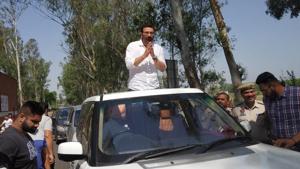 BJP’s candidate from Gurdaspur Lok Sabha seat in Punjab, Sunny Deol, at a roadshow on Friday.(Vijay Dhingra/HT photo)