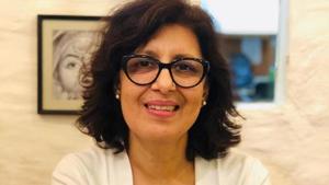 Shelly Chopra Dhar directed the multi-starrer Ek Ladki Ko Dekha Toh Aisa Laga. Shelly Chopra Dhar directed the multi-starrer Ek Ladki Ko Dekha Toh Aisa Laga.