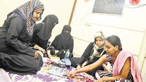 Students of Poona College, learn Fashion Designing as their skill based course in Pune(Shankar Narayan/HT PHOTO) Students of Poona College, learn Fashion Designing as their skill based course in Pune(Shankar Narayan/HT PHOTO)