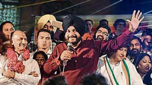 Congress leader Navjot Singh Sidhu addresses a gathering in Nabi Karim, Delhi.(Sonu Mehta/HT PHOTO) Congress leader Navjot Singh Sidhu addresses a gathering in Nabi Karim, Delhi.(Sonu Mehta/HT PHOTO)