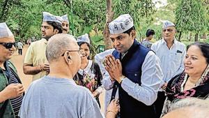 AAP candidate Brijesh Goyal interacts with voters at the Malviya Nagar Park.(Sourced) AAP candidate Brijesh Goyal interacts with voters at the Malviya Nagar Park.(Sourced)