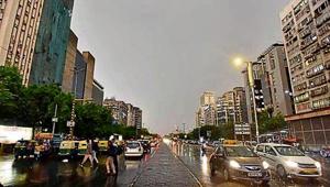 Rain, squall pull down mercury by 12 degrees, relief temporary(HT Photo) Rain, squall pull down mercury by 12 degrees, relief temporary(HT Photo)