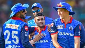 DC bowler Amit Mishra celebrates with his teammates after claiming a wicket.(PTI) DC bowler Amit Mishra celebrates with his teammates after claiming a wicket.(PTI)