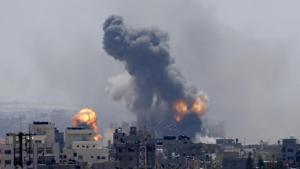 Smoke rises from an explosion caused by an Israeli airstrike in Gaza City, Saturday, May 4, 2019.(AP photo) Smoke rises from an explosion caused by an Israeli airstrike in Gaza City, Saturday, May 4, 2019.(AP photo)