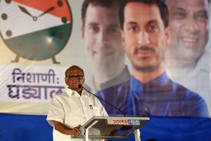 NCP chief Sharad Pawar addresses a public gathering at Kharghar in Navi Mumbai.(Hindustan Times) NCP chief Sharad Pawar addresses a public gathering at Kharghar in Navi Mumbai.(Hindustan Times)
