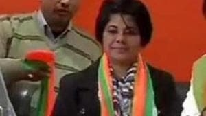 Bharati Ghosh, the BJP candidate from West Bengal’s Ghatal constituency, has kicked up a row by threatening Trinamool Congress workers.(ANI Photo) Bharati Ghosh, the BJP candidate from West Bengal’s Ghatal constituency, has kicked up a row by threatening Trinamool Congress workers.(ANI Photo)