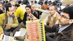 The DMs have also adopted innovative methods to woo voters to the polling booths to vote.(HT Photo) The DMs have also adopted innovative methods to woo voters to the polling booths to vote.(HT Photo)
