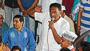 Prakash Raj was campaigning for the AAP’s North East Delhi candidate Dilip Pandey.(Sonu mehta/HT photo) Prakash Raj was campaigning for the AAP’s North East Delhi candidate Dilip Pandey.(Sonu mehta/HT photo)