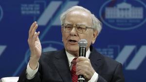 Billionaire Warren Buffett on Saturday gave a clue on who might succeed him to run his Berkshire Hathaway empire, but did not completely reveal his hand.(AFP File Photo) Billionaire Warren Buffett on Saturday gave a clue on who might succeed him to run his Berkshire Hathaway empire, but did not completely reveal his hand.(AFP File Photo)