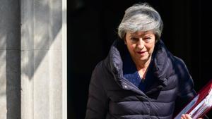 British Prime Minister Theresa May on Sunday stepped up calls for Labour Party leader Jeremy Corbyn to agree a cross-party deal to leave the European Union, following poor results for both parties in local elections on Thursday.(Bloomberg) British Prime Minister Theresa May on Sunday stepped up calls for Labour Party leader Jeremy Corbyn to agree a cross-party deal to leave the European Union, following poor results for both parties in local elections on Thursday.(Bloomberg)