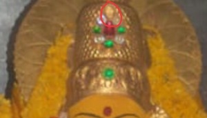 Temple priests at the Gnana Saraswati temple at Basar noticed Monday morning that the emerald in the crown was missing.(HT PHOTO) Temple priests at the Gnana Saraswati temple at Basar noticed Monday morning that the emerald in the crown was missing.(HT PHOTO)