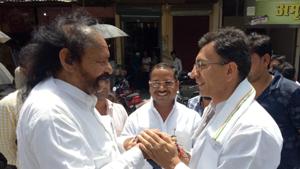 PSPL’s Malkhan Singh and Congress’s Jitin greet each other.(Sourced) PSPL’s Malkhan Singh and Congress’s Jitin greet each other.(Sourced)