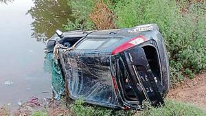 Morinda SAD leader Major HS Kang’s car that fell into a rivulet near Garanga village in Kharar on Sunday.(HT Photo) Morinda SAD leader Major HS Kang’s car that fell into a rivulet near Garanga village in Kharar on Sunday.(HT Photo)