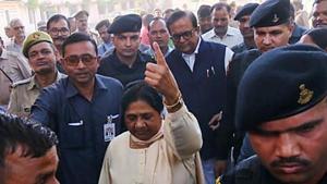Lucknow (Uttar Pradesh), May 6 (ANI): Bahujan Samaj Party (BSP) Chief Mayawati cast her vote for the fifth phase of Lok Sabha Election 2019 at a polling Station in Lucknow on Monday. (ANI Photo)