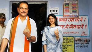 BJP candidate from Saran, Rajiv Pratap Rudy, with his daughter Atisha Pratap shows his inked finger after casting vote at a polling station, during the 5th phase of Lok Sabha polls, in Chhapra, Monday, May 6, 2019.(PTI)