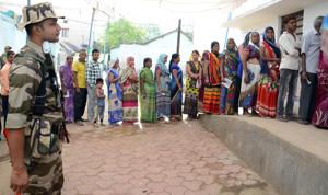 Voters queue up to cast their votes at a polling station during the 4th phase of the general elections at Jabalpur in Madhya Pradesh. Eight constituencies of the state will vote on May 12, the sixth phase of polling.(ANI photo) Voters queue up to cast their votes at a polling station during the 4th phase of the general elections at Jabalpur in Madhya Pradesh. Eight constituencies of the state will vote on May 12, the sixth phase of polling.(ANI photo)