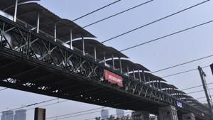 Following IIT-Bombay’s (IIT-B) audit report on the bridges in the city, Central Railway (CR) and Brihanmumbai Municipal Corporation (BMC) have decided to start implementing the report’s recommendations from next week.(Kunal Patil/HT Photo) Following IIT-Bombay’s (IIT-B) audit report on the bridges in the city, Central Railway (CR) and Brihanmumbai Municipal Corporation (BMC) have decided to start implementing the report’s recommendations from next week.(Kunal Patil/HT Photo)