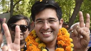 The Aam Aadmi Party’s candidate for the South Delhi constituency, Raghav Chadha, on Tuesday, stressed on the acute water shortage issue in the Lok Sabha segment at a public gathering in Saket, where he was joined by actors Prakash Raj and Gul Panag.(Sanjeev Verma/HT PHOTO)