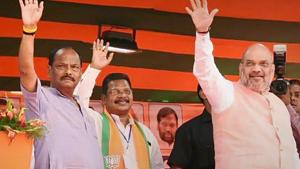 BJP President Amit Shah with Raghubar Das waves at the crowd during an election campaign rally in support of the party candidate Bidyut Baran Mahato in Jamshedpur, Wednesday, May 8, 2019.(PTI)