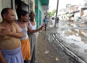 Development clearly is not an issue in this district that has no industry - not even a sugar mill - despite being a sugarcane cultivation area.(Pankaj Jaiswal/HT Photo)
