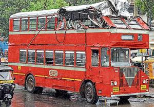In July 2018 too, a double-decker BEST bus had rammed into the same overhead bar in Vakola.(Kunal Patil/HT Photo) In July 2018 too, a double-decker BEST bus had rammed into the same overhead bar in Vakola.(Kunal Patil/HT Photo)