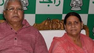 RJD chief Lalu Prasad with wife and former Bihar CM Rabri Devi.(HT File)
