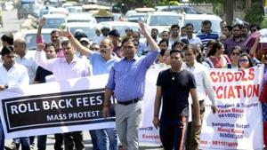 The state education department has warned private schools against citing a 2015 interim order of the Bombay high court (HC) to justify fee hikes imposed post-2017.(Sunil Ghosh / Hindustan Times) The state education department has warned private schools against citing a 2015 interim order of the Bombay high court (HC) to justify fee hikes imposed post-2017.(Sunil Ghosh / Hindustan Times)