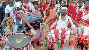 The ‘adivasis’ or tribals and ‘moolnivasis’ (non-tribals) combined called insiders are anguished over the perceived loss of jobs and the alleged exploitation of resources by outsiders.(Diwakar Prasad/ HT)