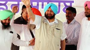Punjab chief minister Captain Amarinder Singh during campaign in Zira district Firozepur.(Sanjeev Kumar / HT Photo)