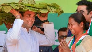 Congress President Rahul Gandhi with party's candidate from Singhbhum seat, Geeta Koda at Chaibasa in West Singhbhu district, Tuesday, May 7, 2019.(PTI) Congress President Rahul Gandhi with party's candidate from Singhbhum seat, Geeta Koda at Chaibasa in West Singhbhu district, Tuesday, May 7, 2019.(PTI)