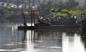 Desilting work at Mahim Creek earlier this week(Satyabrata Tripathy/HT Photo) Desilting work at Mahim Creek earlier this week(Satyabrata Tripathy/HT Photo)