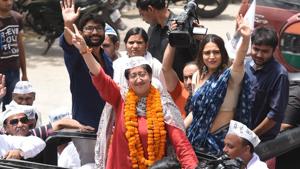 Aam Aadmi Party’s (AAP) candidate from the East Delhi parliamentary constituency Atishi Marlena seen with actor Swara Bhaskar and Gujarat MLA Jignesh Mevani during her campaign for the forthcoming Lok Sabha elections, at Shastri Park.(Sonu Mehta/HT PHOTO) Aam Aadmi Party’s (AAP) candidate from the East Delhi parliamentary constituency Atishi Marlena seen with actor Swara Bhaskar and Gujarat MLA Jignesh Mevani during her campaign for the forthcoming Lok Sabha elections, at Shastri Park.(Sonu Mehta/HT PHOTO)