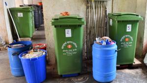 More than a year after the Brihanmumbai Municipal Corporation (BMC) made it mandatory for bulk generators to process waste at source, 50% of them are yet to follow the rule.(Vidya Subramanian/HT PHOTO) More than a year after the Brihanmumbai Municipal Corporation (BMC) made it mandatory for bulk generators to process waste at source, 50% of them are yet to follow the rule.(Vidya Subramanian/HT PHOTO)