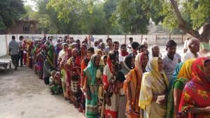 Voters in queue at polling booth thana gaadi, Jaunpur, Uttar Pradesh,during the sixth phase of voting in Lok Sabha elections.(HT Photo) Voters in queue at polling booth thana gaadi, Jaunpur, Uttar Pradesh,during the sixth phase of voting in Lok Sabha elections.(HT Photo)