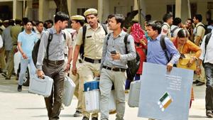 Election officers carry electronic voting machines and voter verifiable paper audit trails to their respective polling booths, on the eve of Parliamentary elections, from the Government Girls college on the old Mehrauli-Gurgaon Road.(Parveen Kumar/HT photo) Election officers carry electronic voting machines and voter verifiable paper audit trails to their respective polling booths, on the eve of Parliamentary elections, from the Government Girls college on the old Mehrauli-Gurgaon Road.(Parveen Kumar/HT photo)