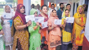 Muslims residing in Jafrabad and Mustafabad, the areas dotted with unauthorised colonies, said that there are very few schools in their area as compared with the dense population in these neighbourhoods.(Ht Photo) Muslims residing in Jafrabad and Mustafabad, the areas dotted with unauthorised colonies, said that there are very few schools in their area as compared with the dense population in these neighbourhoods.(Ht Photo)