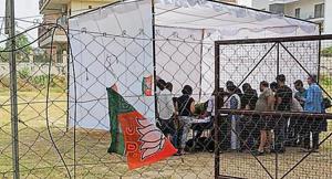 Similarly, in Sector 69, two polling assistance booths right outside the polling booth in Tulip White had flags of two political parties affixed to metal poles supporting the tent around 9.30am.(HT Photo) Similarly, in Sector 69, two polling assistance booths right outside the polling booth in Tulip White had flags of two political parties affixed to metal poles supporting the tent around 9.30am.(HT Photo)