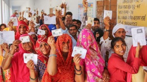 Violence in Bengal started late on Saturday when one BJP worker was killed and two shot at in separate incidents even under heavy presence of para military forces in the state.(HT Photo) Violence in Bengal started late on Saturday when one BJP worker was killed and two shot at in separate incidents even under heavy presence of para military forces in the state.(HT Photo)