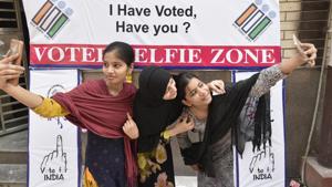 Voters take selfie during the sixth phase of Lok Sabha elections at Seelampur on 12 May 2019 in New Delhi, on Sunday, May 12, 2019.(Biplov Bhuyan/HT PHOTO)