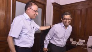 Outgoing BMC commissioner Ajoy Mehta (left) hands over charge to Praveen Pardeshi on Monday.(Anshuman Poyrekar/HT Photo) Outgoing BMC commissioner Ajoy Mehta (left) hands over charge to Praveen Pardeshi on Monday.(Anshuman Poyrekar/HT Photo)