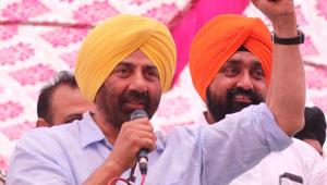 BJP candidate from Gurdaspur Lok Sabha constituency Sunny Deol speaks during a public rally at village Kala Nangal in Fatehgarh Churian, Punjab, on Monday, May 13, 2019.(HT Photo)