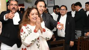 Kirron Kher MP and BJP’s candidate from Chandigarh campaigning in Punjab and Haryana High court on May 07, 2019.(Karun Shrma/HT file photo)