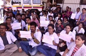 Medical students from the Maratha community had protested at Azad Maidan on May 11, urging the government to help them secure admissions under the SEBC quota in post-graduate medical and dental courses this year.(HT FILE) Medical students from the Maratha community had protested at Azad Maidan on May 11, urging the government to help them secure admissions under the SEBC quota in post-graduate medical and dental courses this year.(HT FILE)
