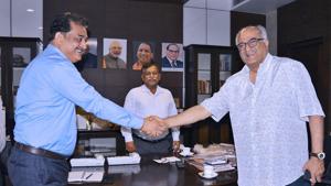 Bollywood producer Boney Kapoor met additional chief secretary Avnish Awasthi (centre) and information director Shishir (left) in Lucknow. Bollywood producer Boney Kapoor met additional chief secretary Avnish Awasthi (centre) and information director Shishir (left) in Lucknow.